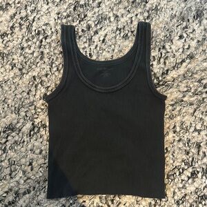 BRANDY MELVILLE cropped black ribbed tank / one size